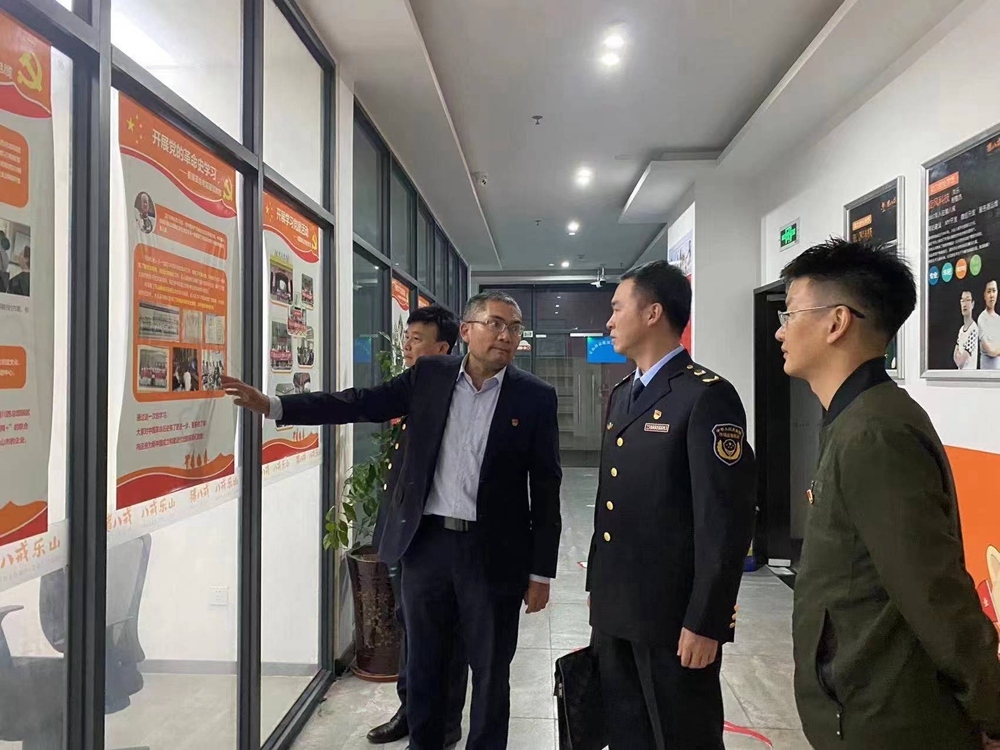 堅(jiān)定信念跟黨走，奮進(jìn)努力新征程！